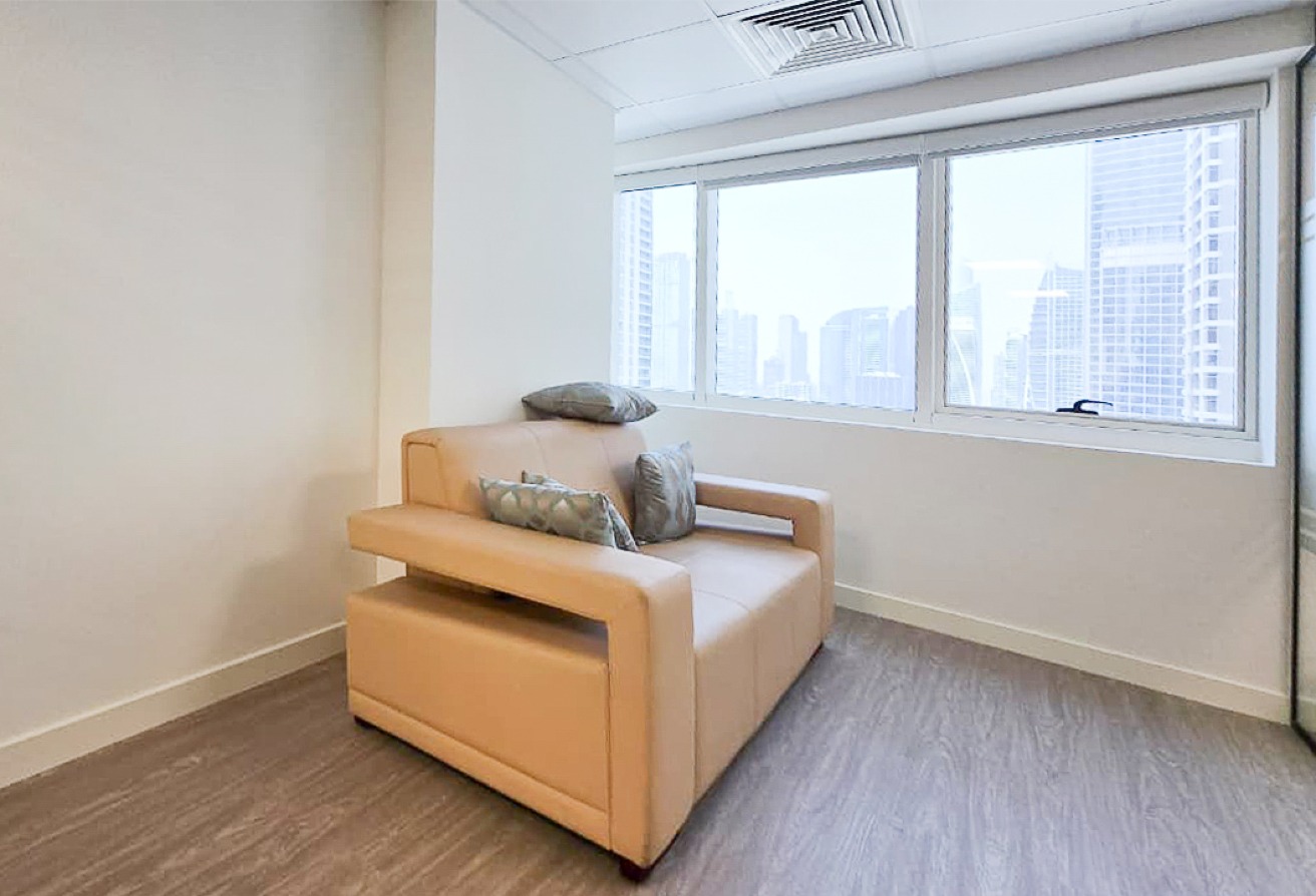 Studio office space in One Lake Plaza, Jumeirah Lake Towers: 11