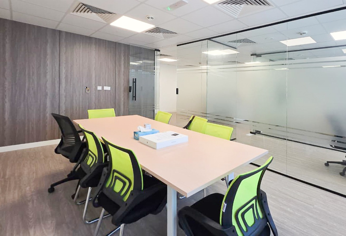 Studio office space in One Lake Plaza, Jumeirah Lake Towers: 5