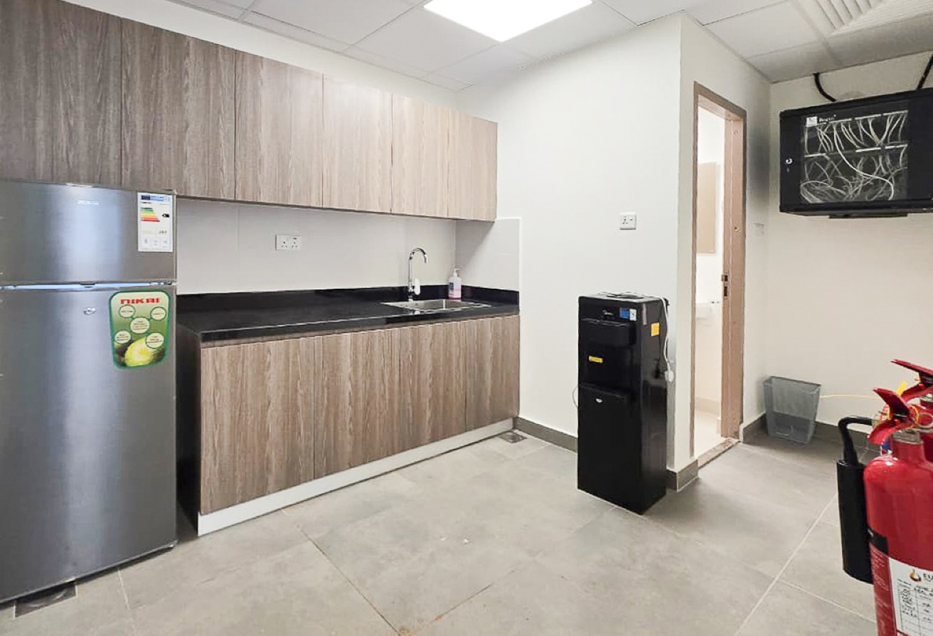 Studio office space in One Lake Plaza, Jumeirah Lake Towers: 8