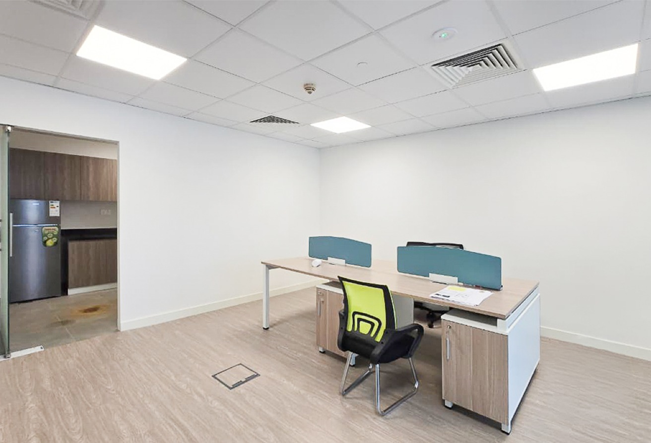 Studio office space in One Lake Plaza, Jumeirah Lake Towers: 12