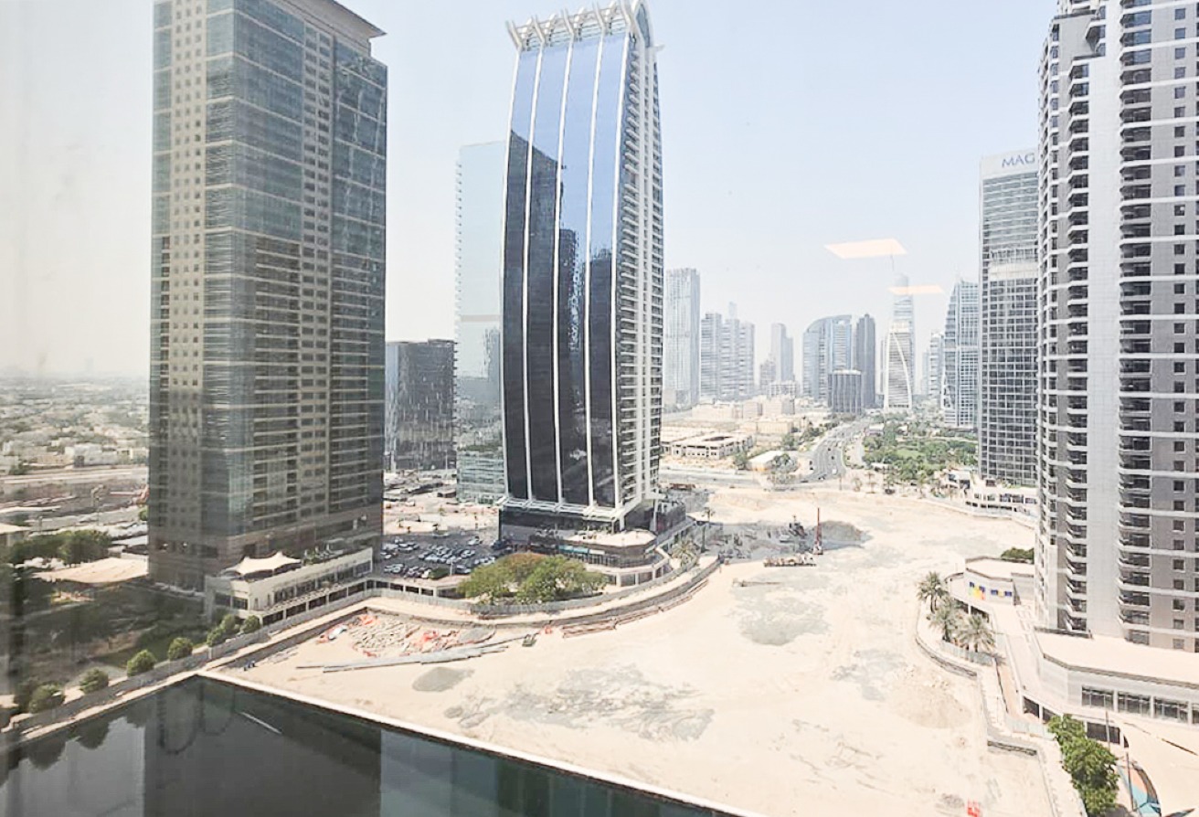Studio office space in One Lake Plaza, Jumeirah Lake Towers: 10