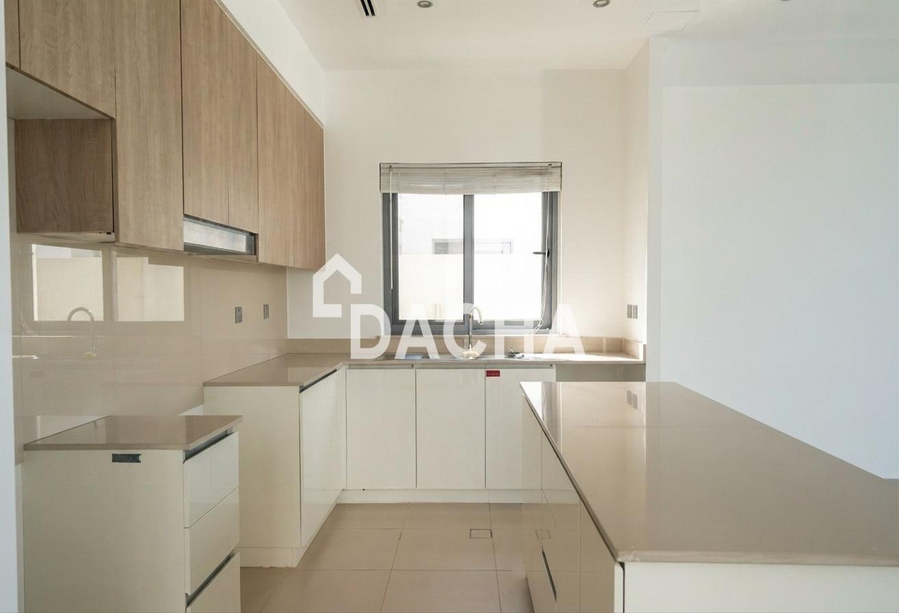 Single Row | Large Layout | Next To Amenities photo 9