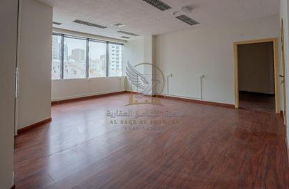 Office Space - Studio - 3 for rent in Dar Al Majaz - Jamal Abdul Nasser Street - Al Majaz - Sharjah