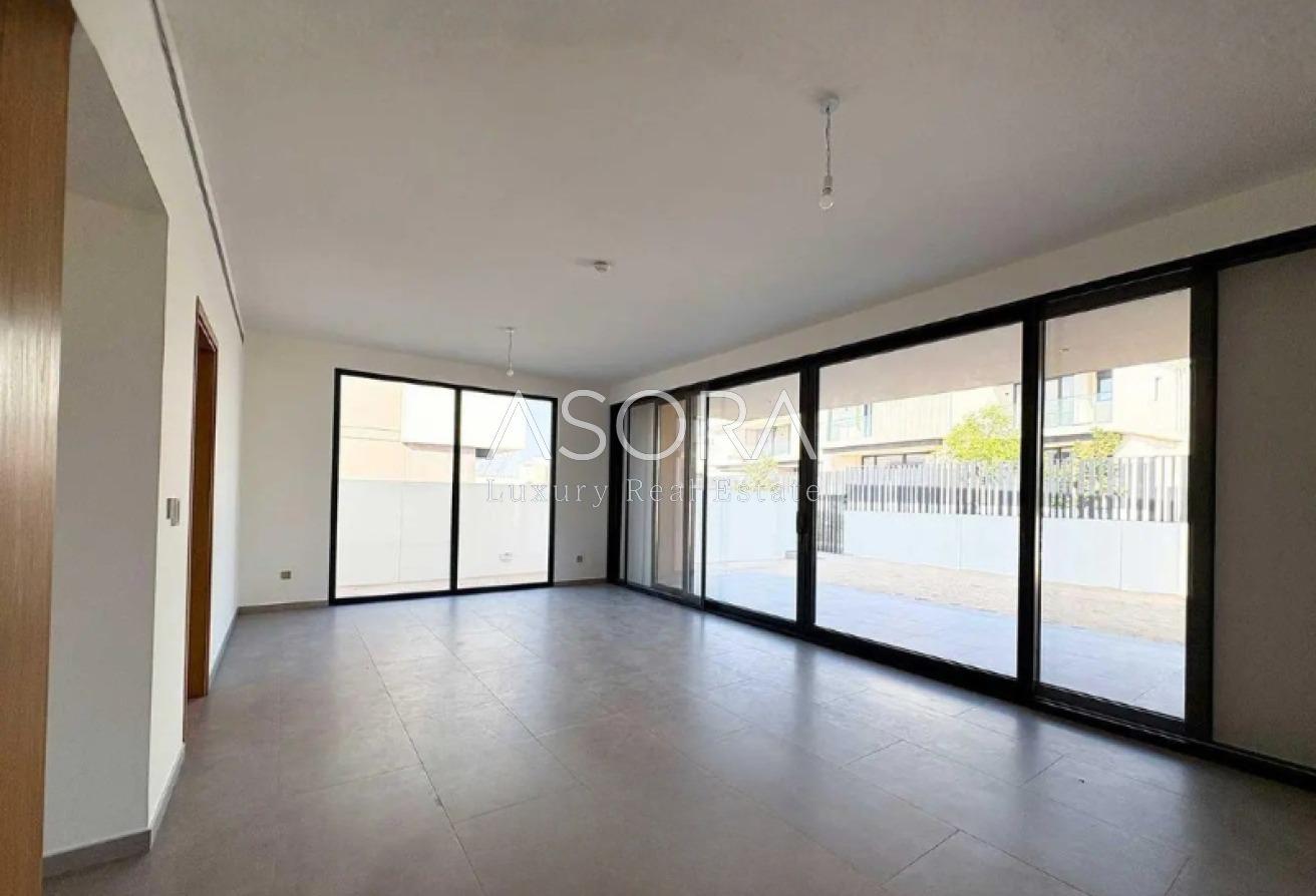 Spacious 4BR |Prime Location |Near Football Court photo 4