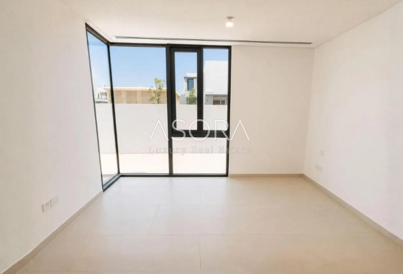 Spacious 4BR |Prime Location |Near Football Court photo 6