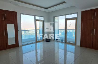 Apartment - 3 Bedrooms - 4 Bathrooms for rent in Al Dana Tower - Al Majaz 3 - Al Majaz - Sharjah