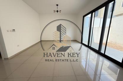 Townhouse - 3 - 4 for rent in Nasma Residence - Al Tai - Sharjah