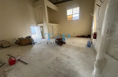 صالة عرض - استوديو - 3 حمامات للايجار في السافرا - العين الصناعية - العين