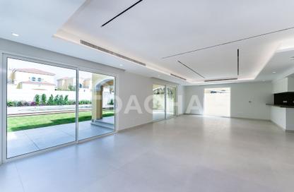 Villa - 5 Bedrooms - 5 Bathrooms for rent in District 4 - Jumeirah Park - Dubai