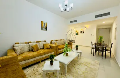 شقة - 2 غرف نوم - 3 حمامات للايجار في مساكن كورنيش عجمان - طريق كورنيش عجمان - عجمان