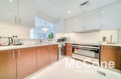 Apartment - 2 Bedrooms - 3 Bathrooms for sale in Boulevard Crescent Tower 1 - BLVD Crescent - Downtown Dubai - Dubai Apartment - 2 Bedrooms - 3 Bathrooms for sale in Boulevard Crescent Tower 1 - BLVD Crescent - Downtown Dubai - Dubai