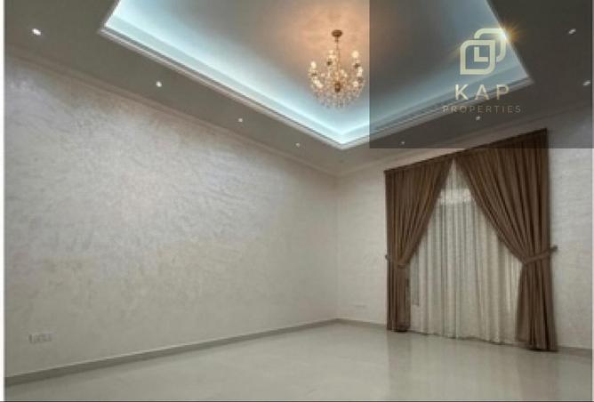 121558100 - Property Image 3