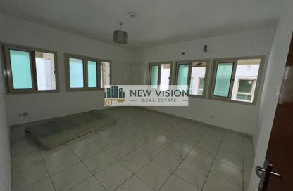 Apartment - 1 Bedroom - 2 Bathrooms for rent in Salam Tower - Al Majaz 1 - Al Majaz - Sharjah