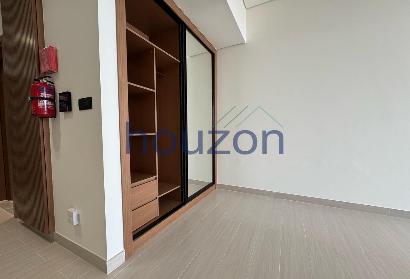 Luxury Studio | Canal+Pool View | Private Jacuzzi photo 5