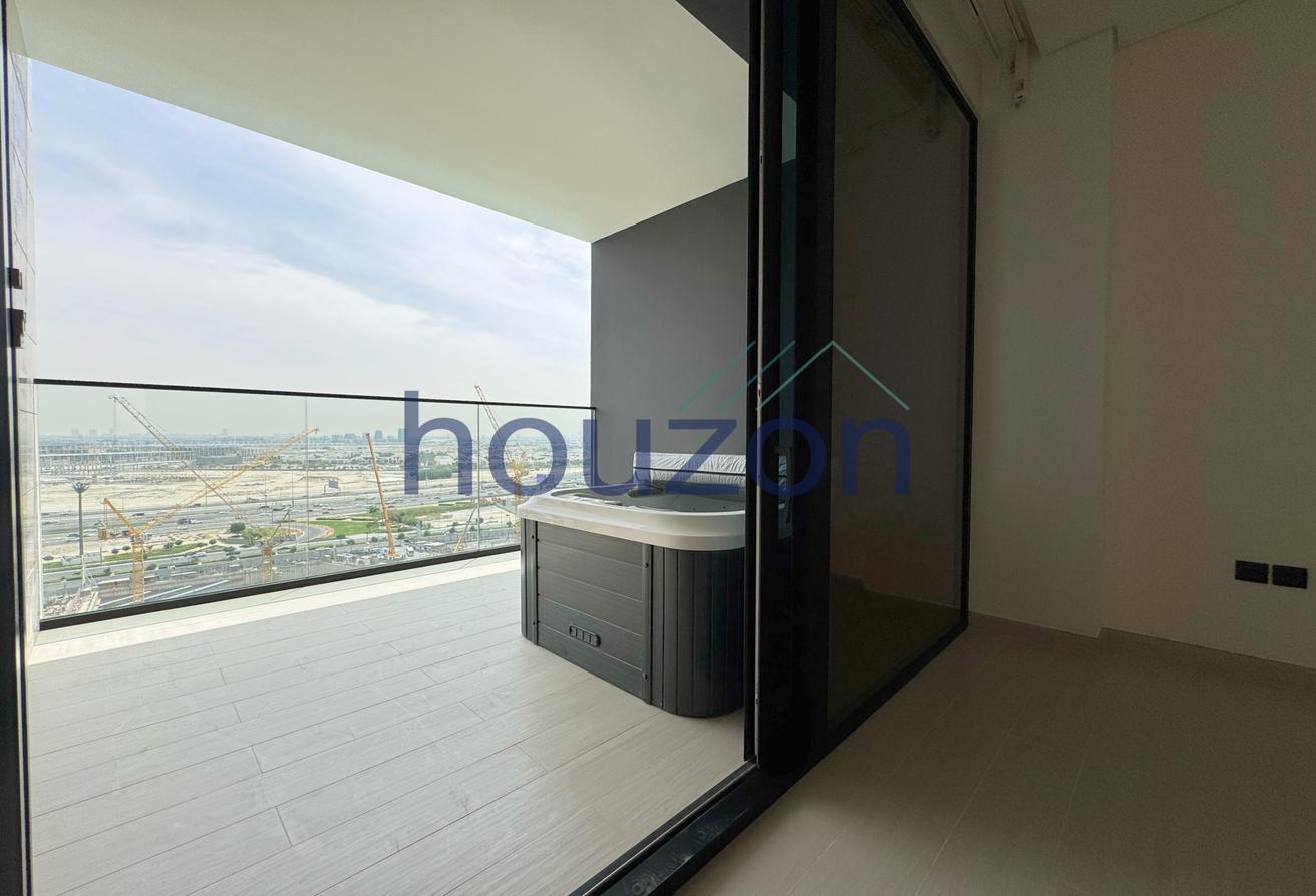 Luxury Studio | Canal+Pool View | Private Jacuzzi photo 9