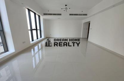 Apartment - 3 - 3 for rent in Blue Tower - Al Majaz 3 - Al Majaz - Sharjah Apartment - 3 - 3 for rent in Blue Tower - Al Majaz 3 - Al Majaz - Sharjah