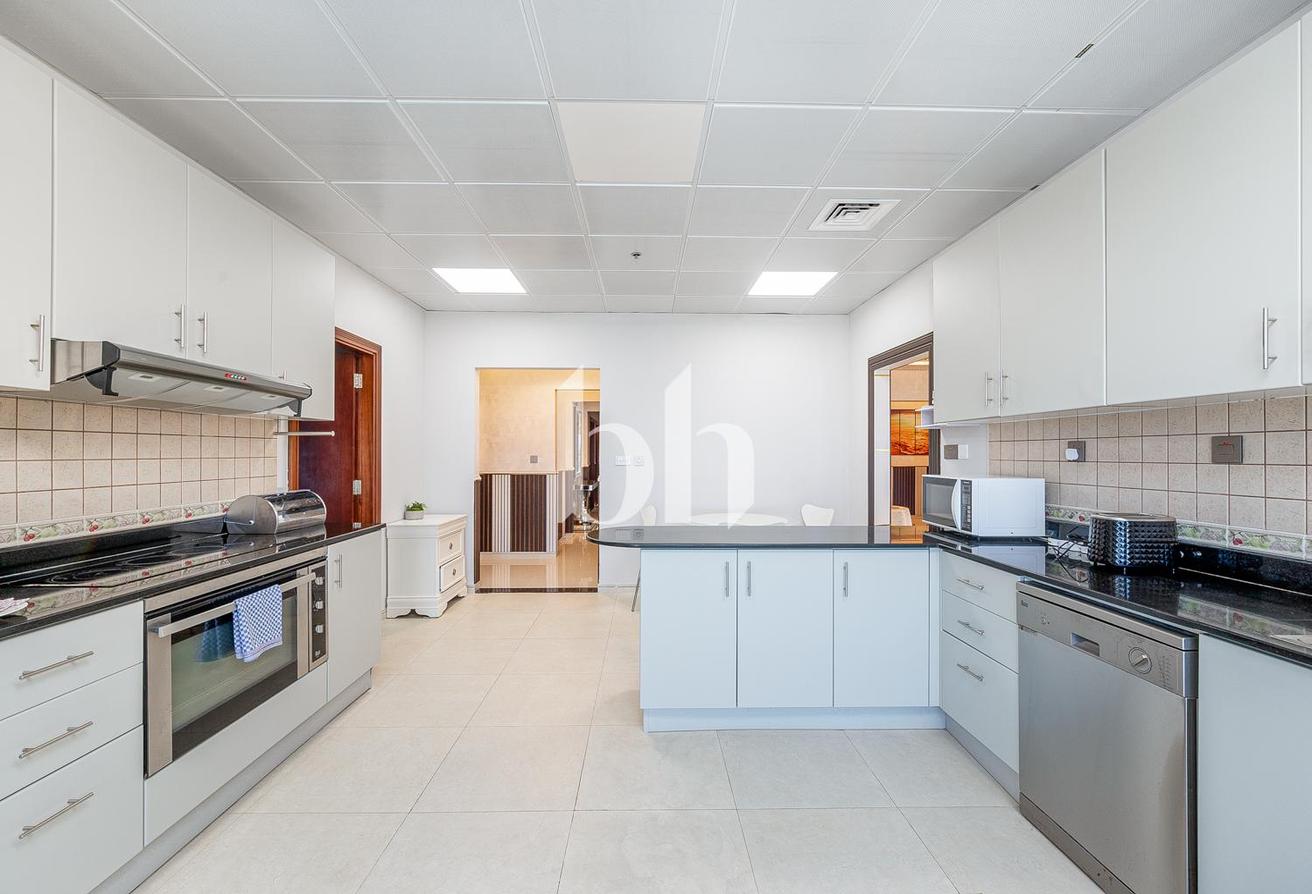 Upgraded | Full Sea View | Penthouse photo 3