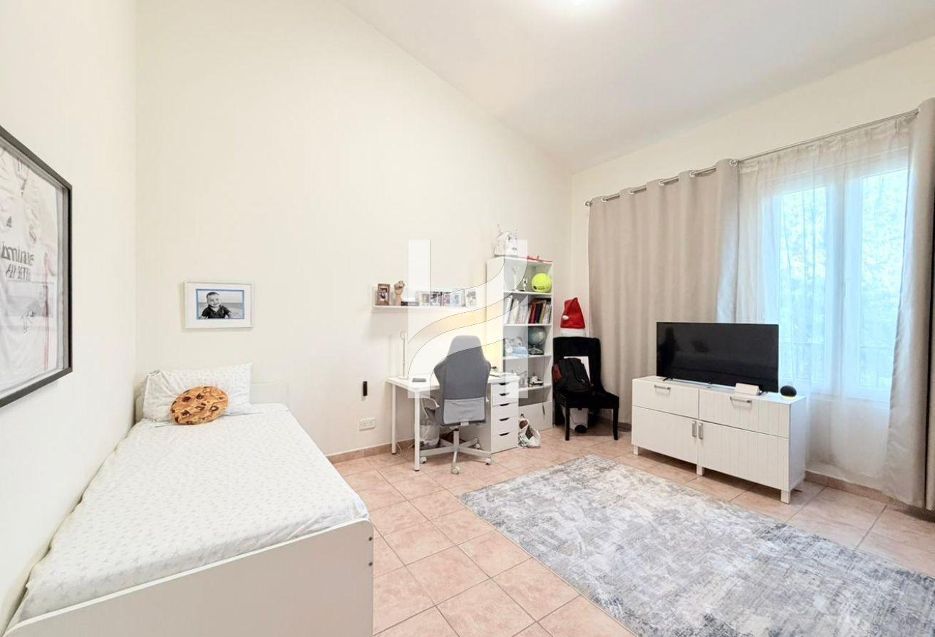 4 Bedrooms | Pool View | Highly Upgraded photo 7
