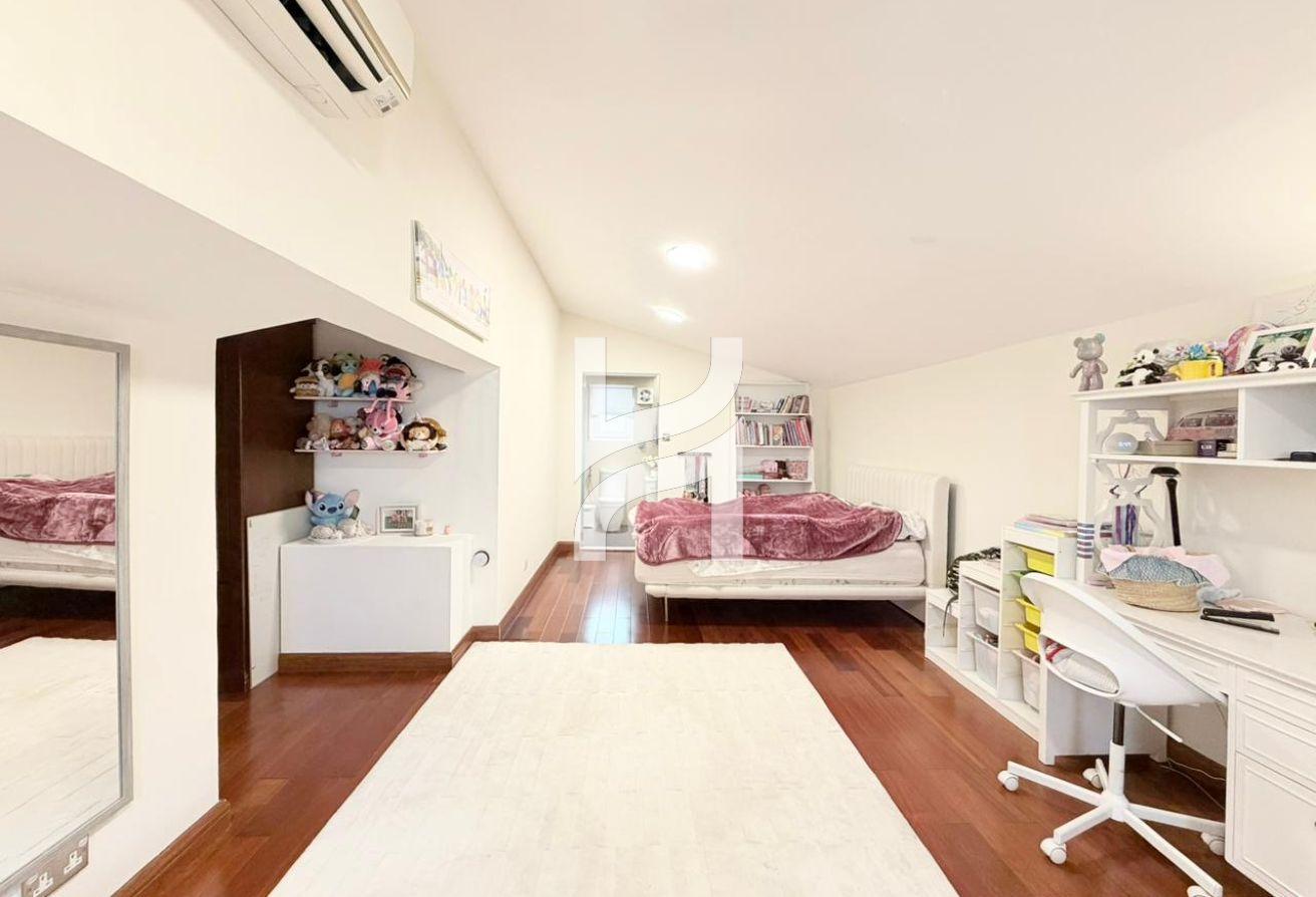 4 Bedrooms | Pool View | Highly Upgraded photo 4