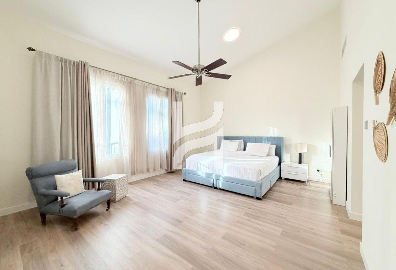4 Bedrooms | Pool View | Highly Upgraded photo 10