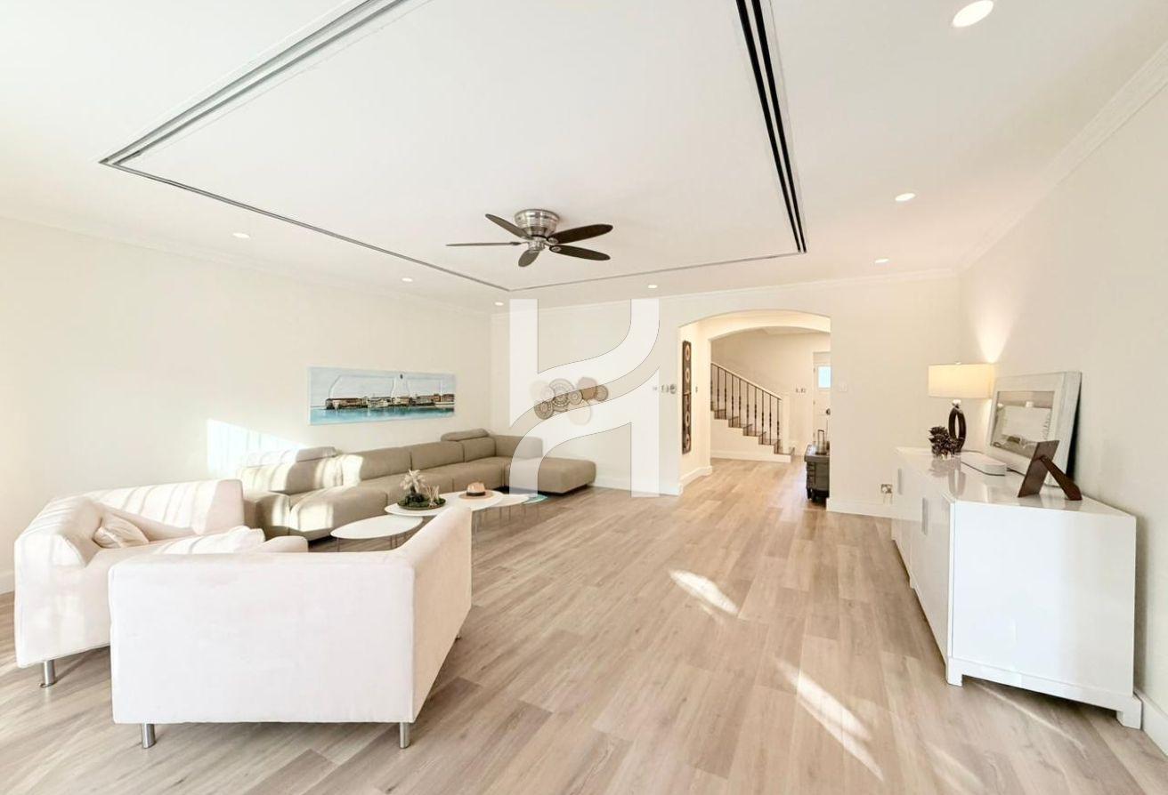 4 Bedrooms | Pool View | Highly Upgraded photo 9