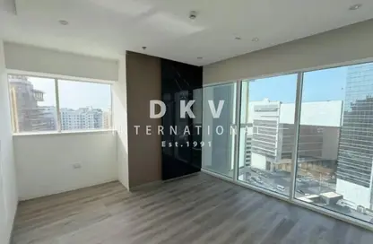 مكتب - غرفة نوم - 1 حمام للايجار في برج بارك - شارع الشيخ زايد - دبي