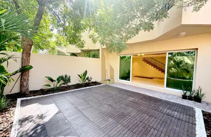 Villa - 4 Bedrooms - 4 Bathrooms for rent in Jumeirah 1 Villas - Jumeirah 1 - Jumeirah - Dubai