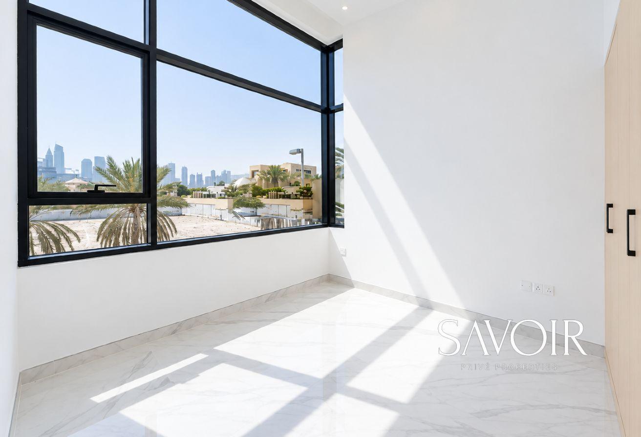 New Luxury Villa | Burj Khalifa View | Vacant photo 8