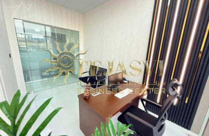 Office Space - Studio - 1 Bathroom for rent in Red Avenue - Al Garhoud - Dubai