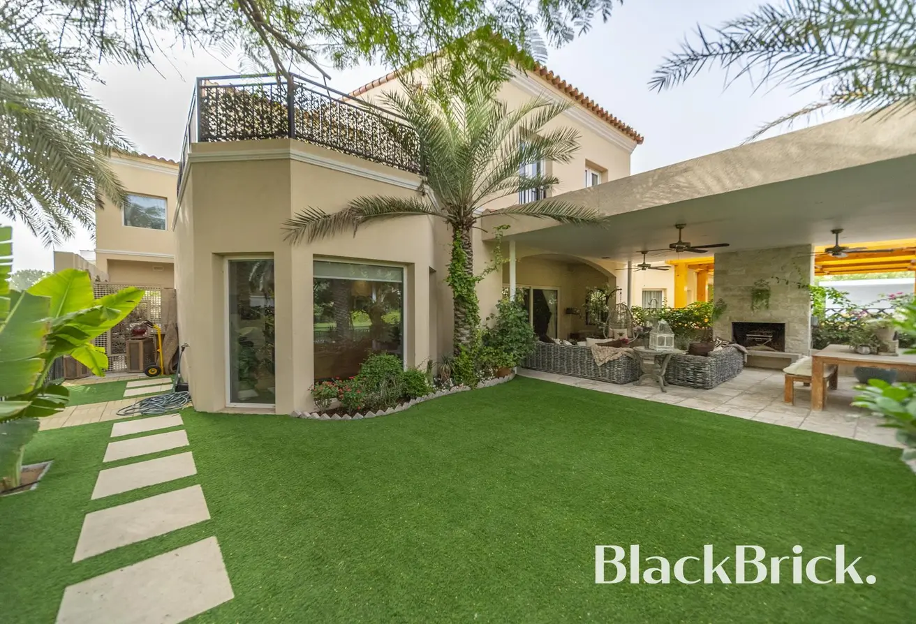 Sale in Green Community East: Fully Upgraded Corner Townhouse | Secret ...