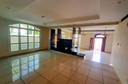 Villa - 5 Bedrooms - 7 Bathrooms for rent in Al Garhoud - Dubai
