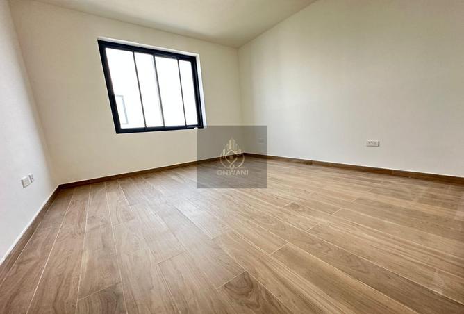 142828000 - Property Image 3