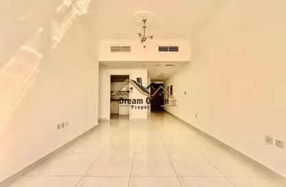 Apartment - 2 Bedrooms - 3 Bathrooms for rent in Dome Tower - Al Jaddaf - Dubai