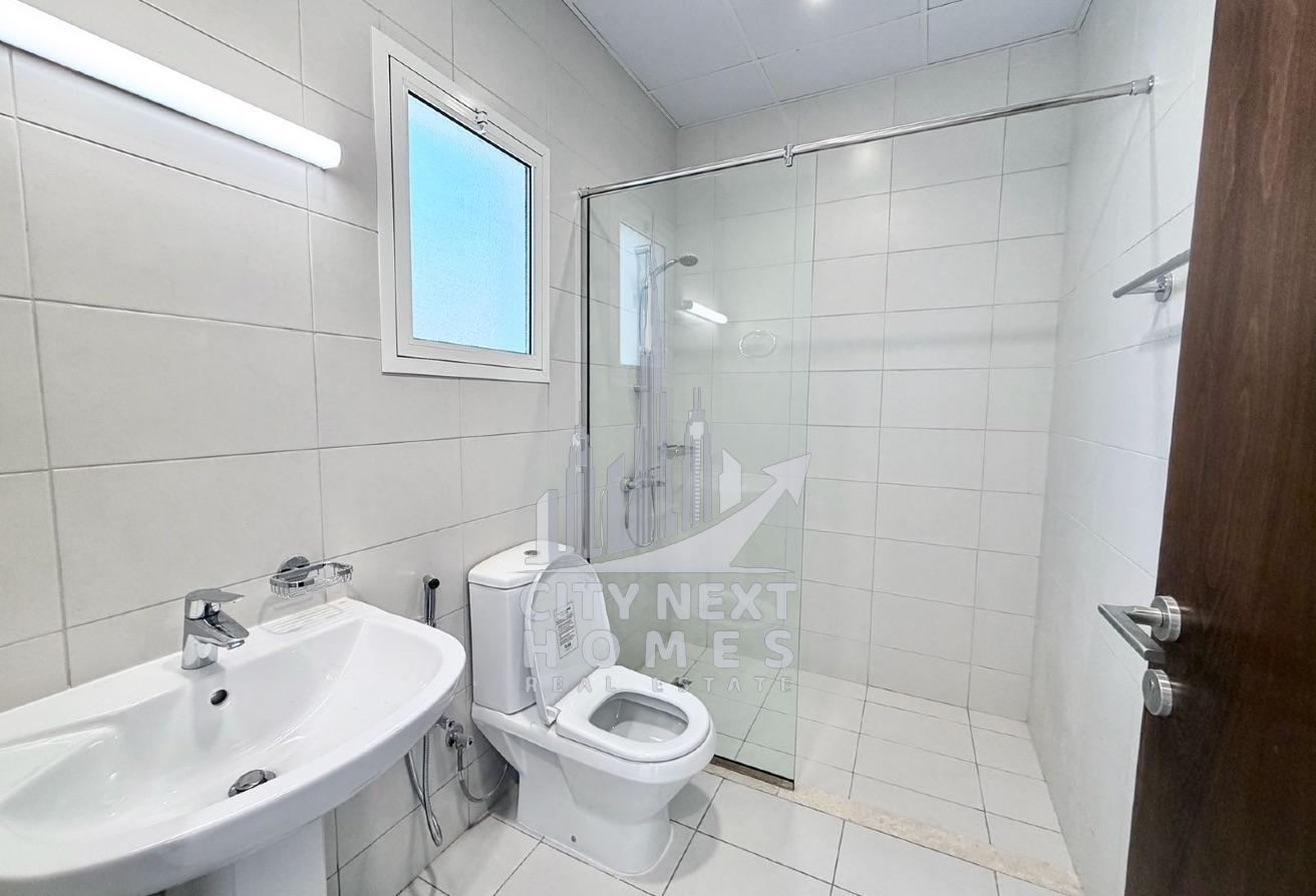 Spacious 5 Bedroom Villa with Maid's Room photo 12
