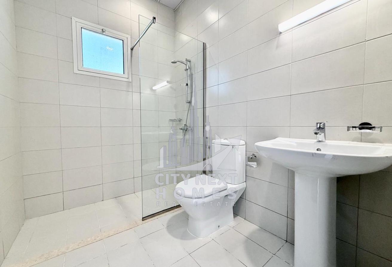 Spacious 5 Bedroom Villa with Maid's Room photo 8