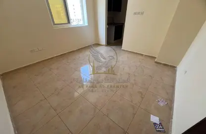 Apartment - 1 Bathroom for rent in Al Qulaya'ah - Al Sharq - Sharjah