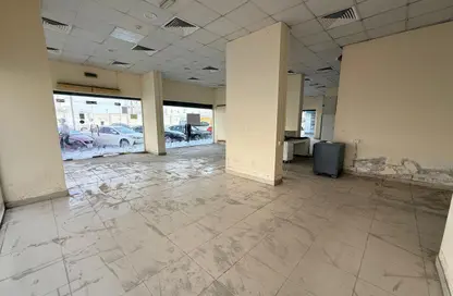 متجر - استوديو - 2 حمامات للايجار في النباعة - الشارقة