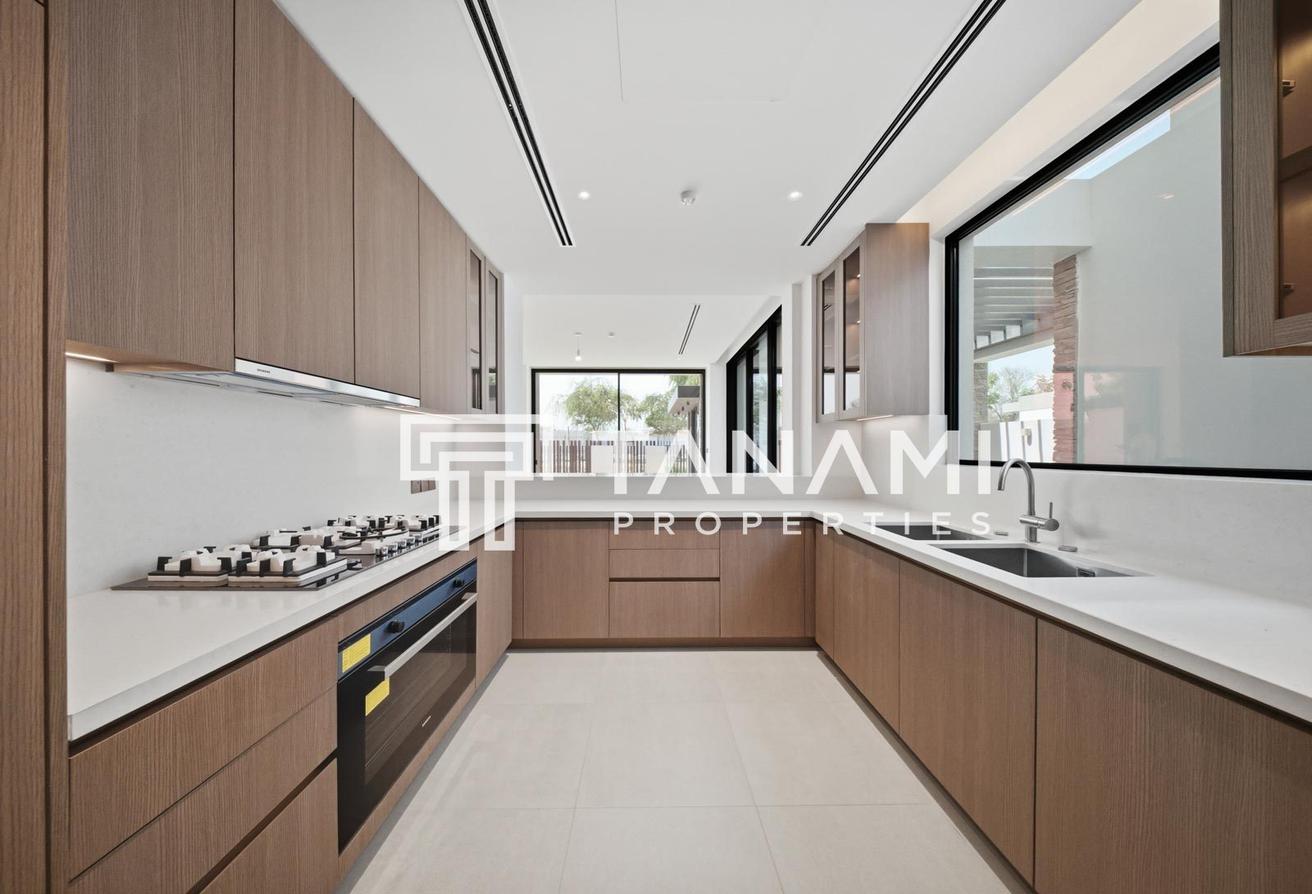 Brand New | Luxury Villa | Vacant photo 19