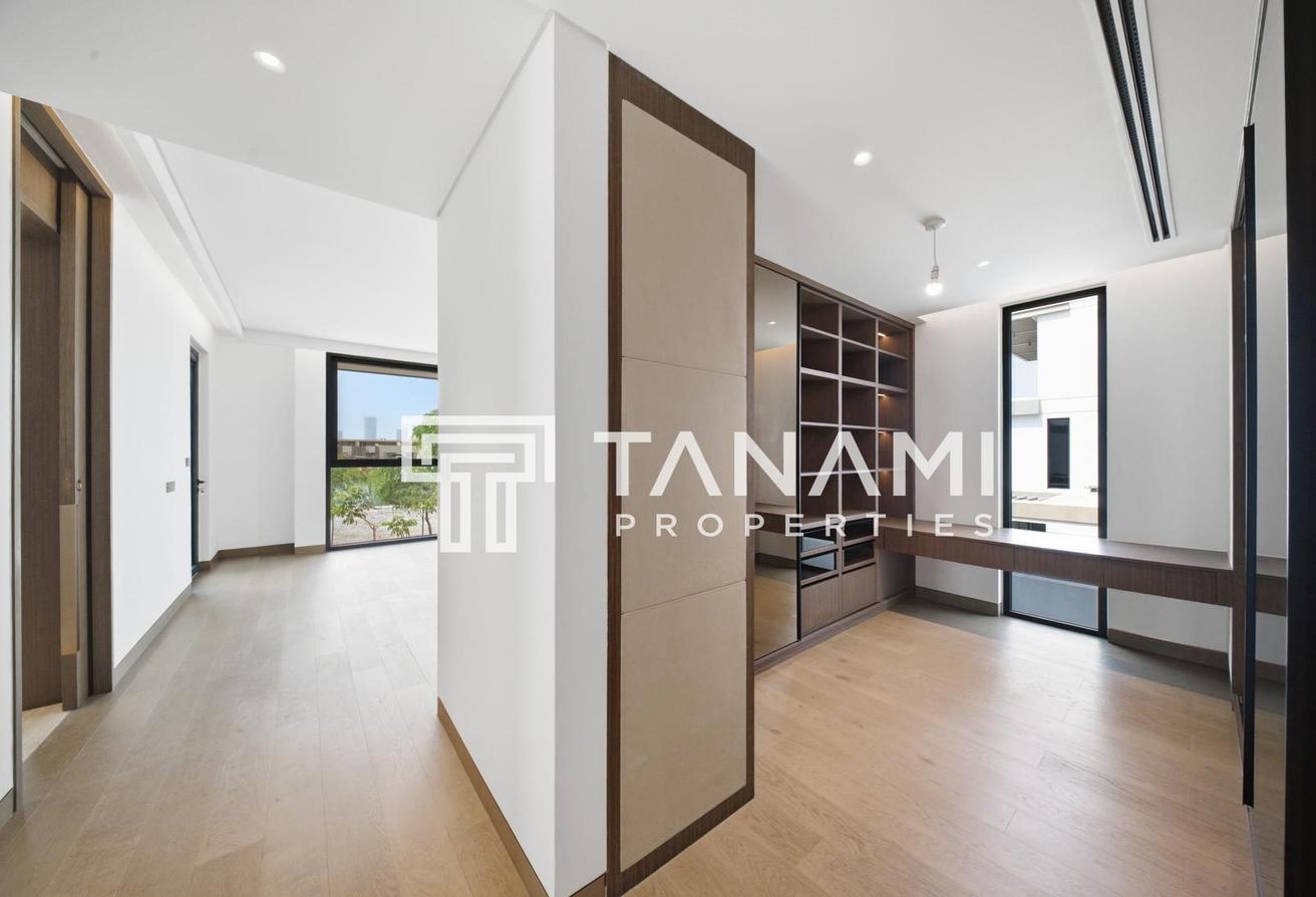 Brand New | Luxury Villa | Vacant photo 18