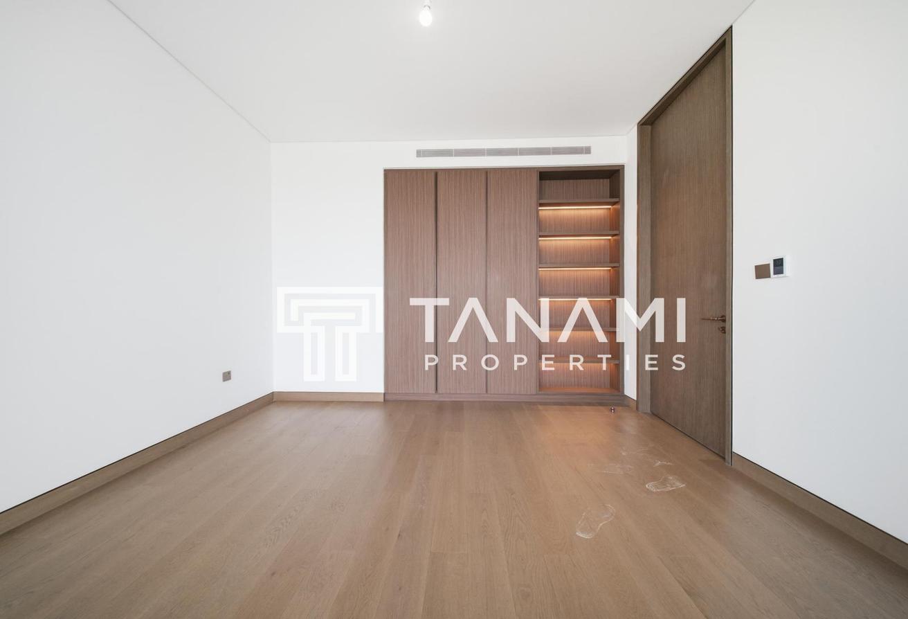 Brand New | Luxury Villa | Vacant photo 7
