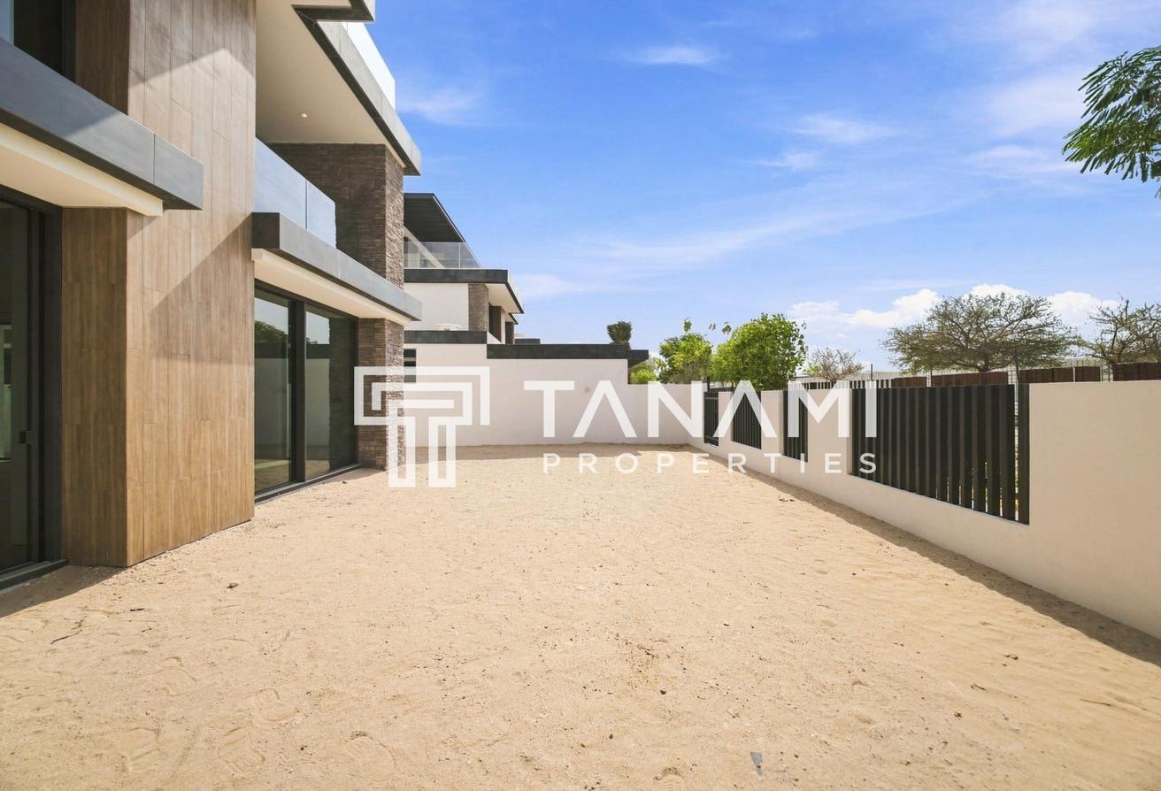 Brand New | Luxury Villa | Vacant photo 28