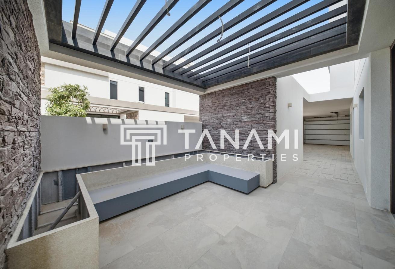 Brand New | Luxury Villa | Vacant photo 30