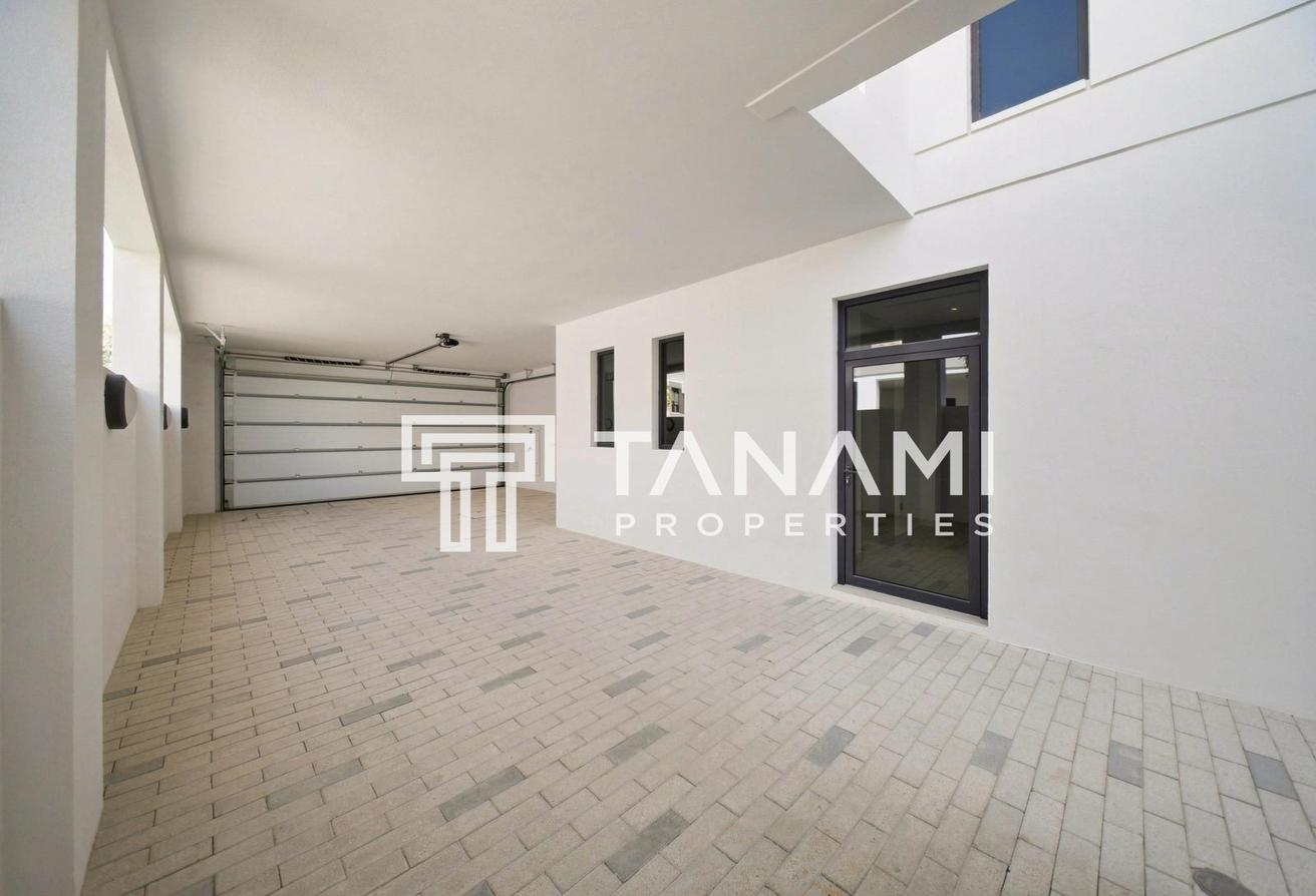 Brand New | Luxury Villa | Vacant photo 27