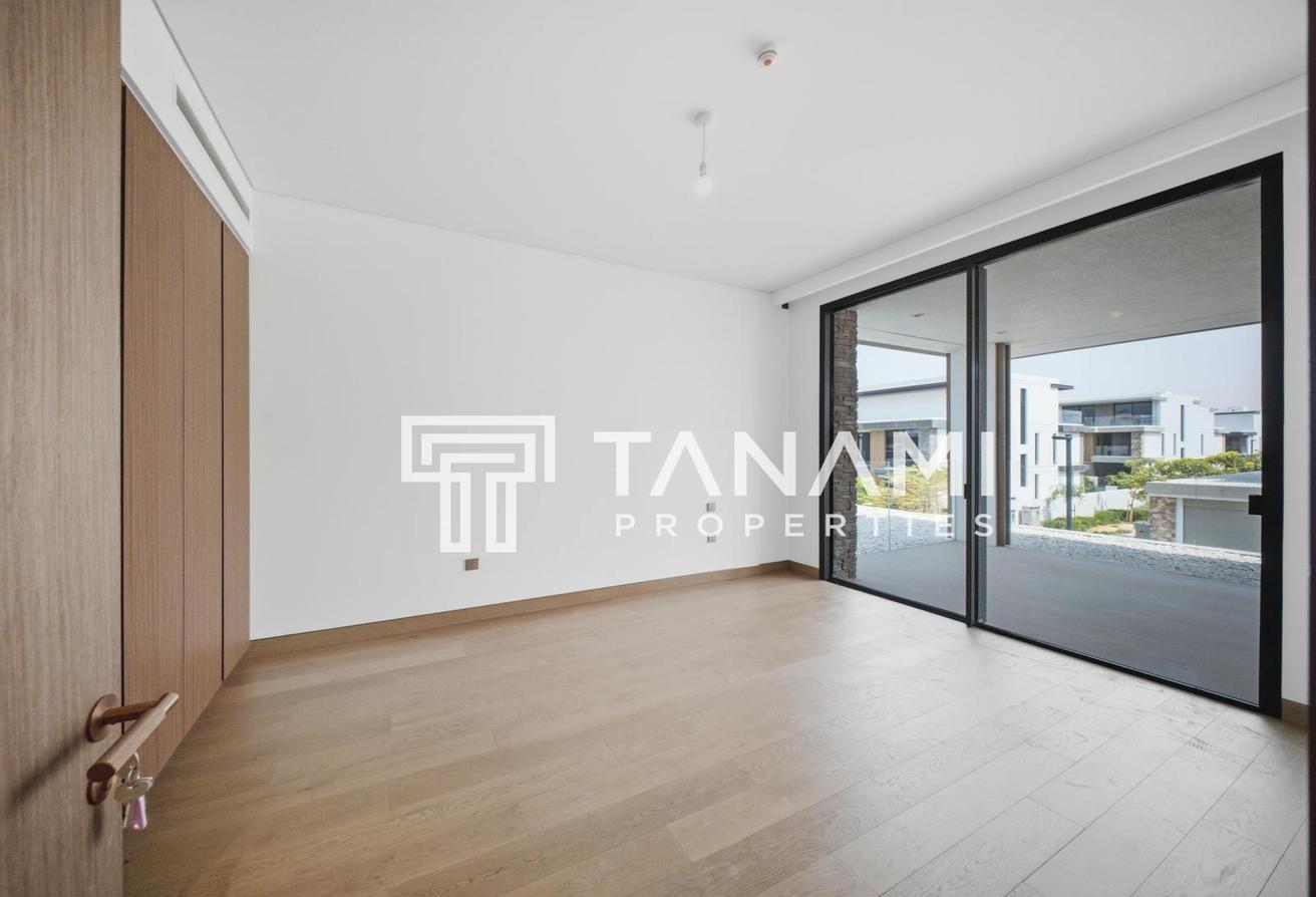 Brand New | Luxury Villa | Vacant photo 10