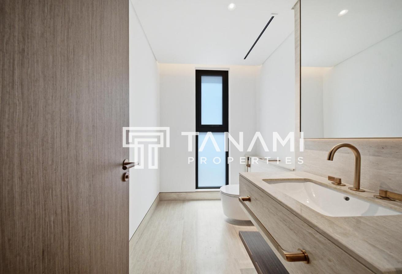 Brand New | Luxury Villa | Vacant photo 25