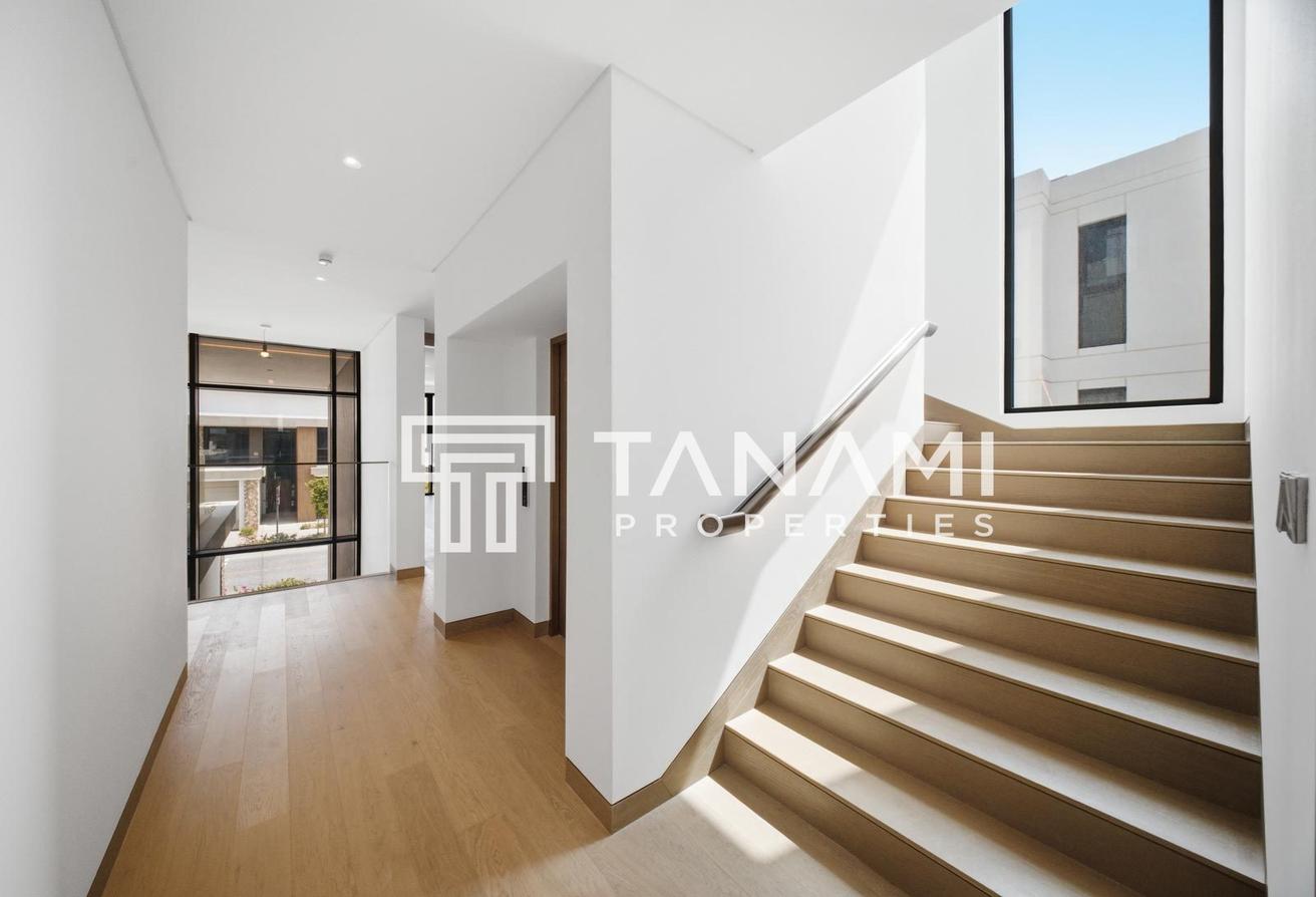 Brand New | Luxury Villa | Vacant photo 12