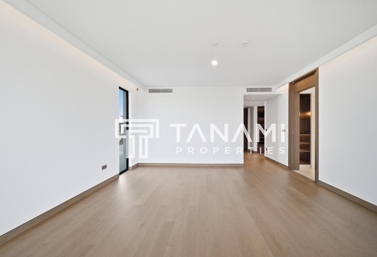 Brand New | Luxury Villa | Vacant photo 6