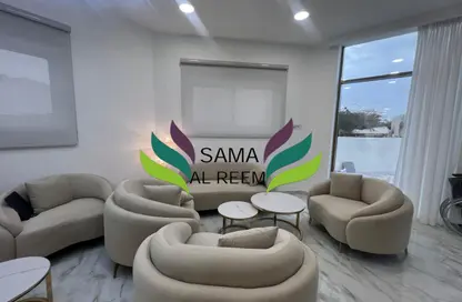 Villa - Studio - 4 Bathrooms for rent in Umm Suqeim 2 Villas - Umm Suqeim 2 - Umm Suqeim - Dubai