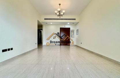 Apartment - 2 Bedrooms - 3 Bathrooms for rent in Yasmeen Building - Al Jaddaf - Dubai