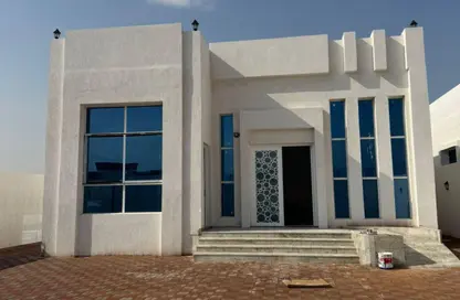 Villa - 4 Bedrooms - 5 Bathrooms for rent in Seih Al Uraibi - Ras Al Khaimah